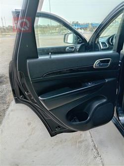 جیپ گراند شیرۆکی